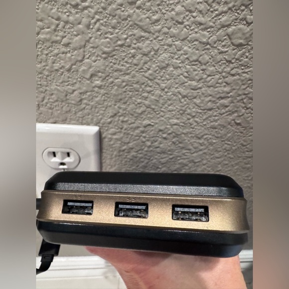 Black Portable Chargers - Picture 10 of 11